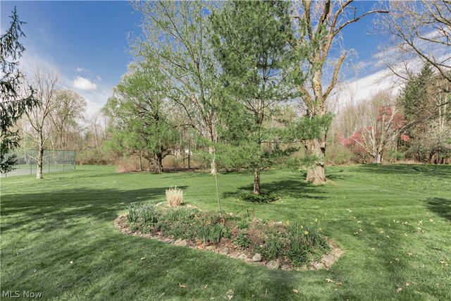 75 Maple Hill Drive, Chagrin Falls, OH 44022