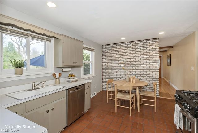 75 Maple Hill Drive, Chagrin Falls, OH 44022