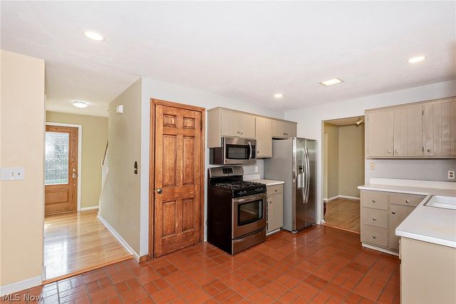 75 Maple Hill Drive, Chagrin Falls, OH 44022