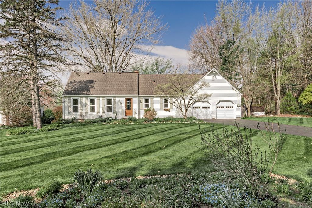 75 Maple Hill Drive, Chagrin Falls, OH 44022