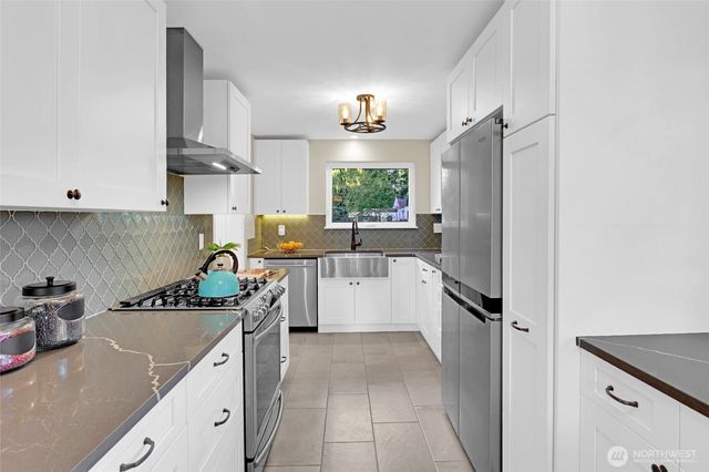 12721 3rd Avenue NW, Seattle, WA 98177