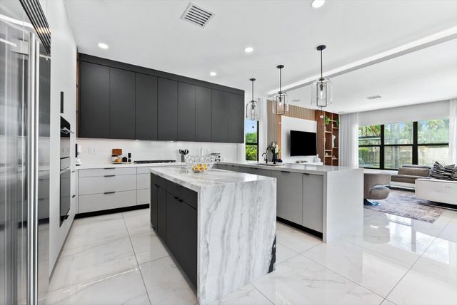 8980 Little Falls Way, Delray Beach, FL 33446