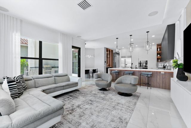 8980 Little Falls Way, Delray Beach, FL 33446