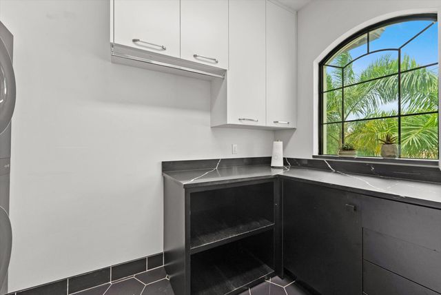 8980 Little Falls Way, Delray Beach, FL 33446