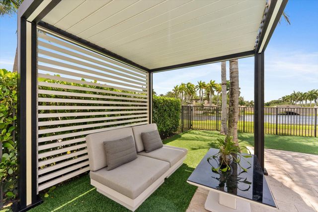 8980 Little Falls Way, Delray Beach, FL 33446