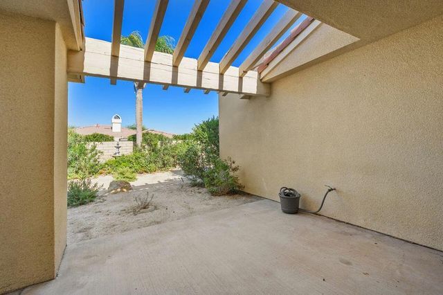 40528 Meadow Lane, Palm Desert, CA 92211
