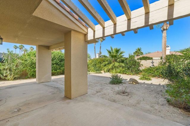 40528 Meadow Lane, Palm Desert, CA 92211