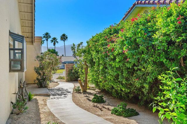 40528 Meadow Lane, Palm Desert, CA 92211