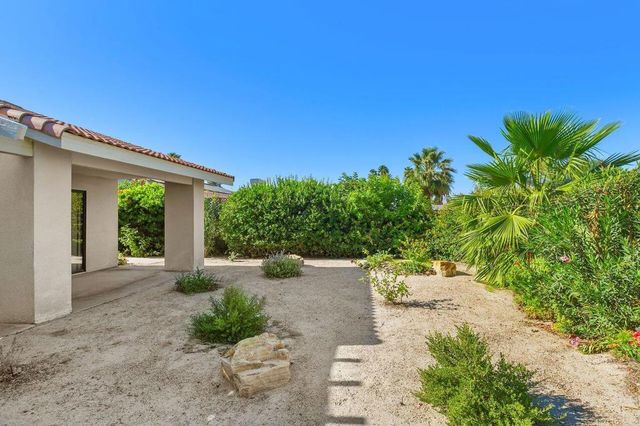 40528 Meadow Lane, Palm Desert, CA 92211