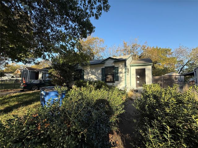 2621 Volga Avenue, Dallas, TX 75216