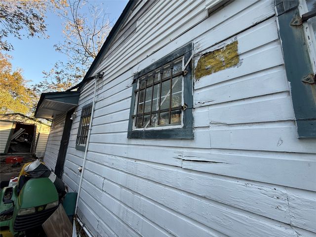 2621 Volga Avenue, Dallas, TX 75216