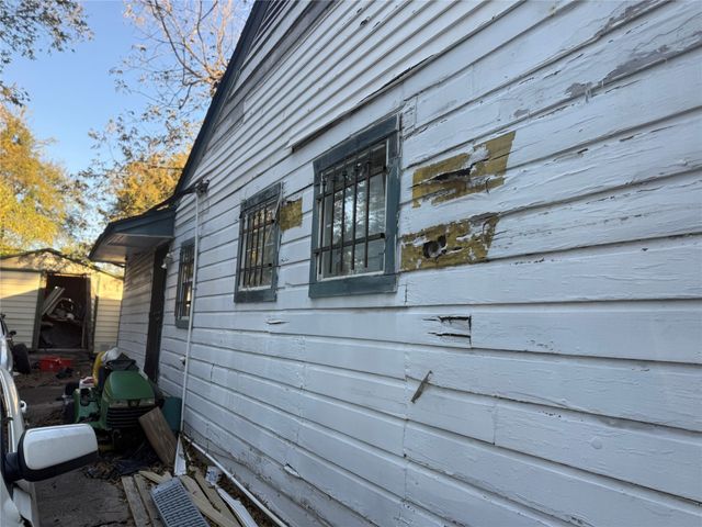 2621 Volga Avenue, Dallas, TX 75216