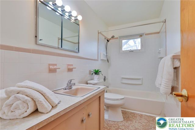 1004 Donald Drive, Emmaus Boro, PA 18049