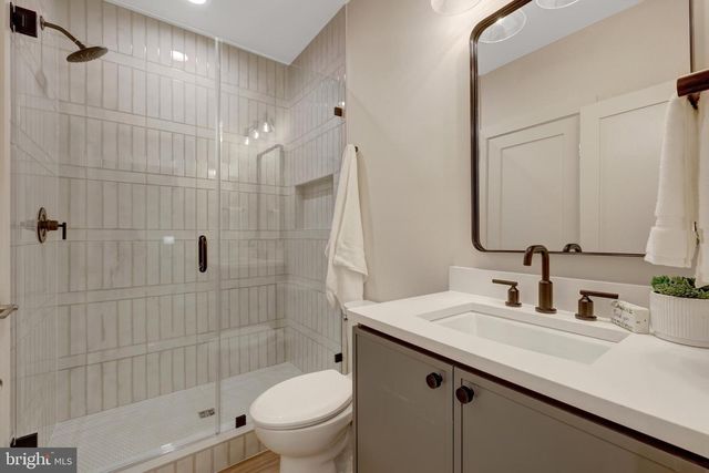 104 DOGWOOD ST SW, Vienna, VA 22180