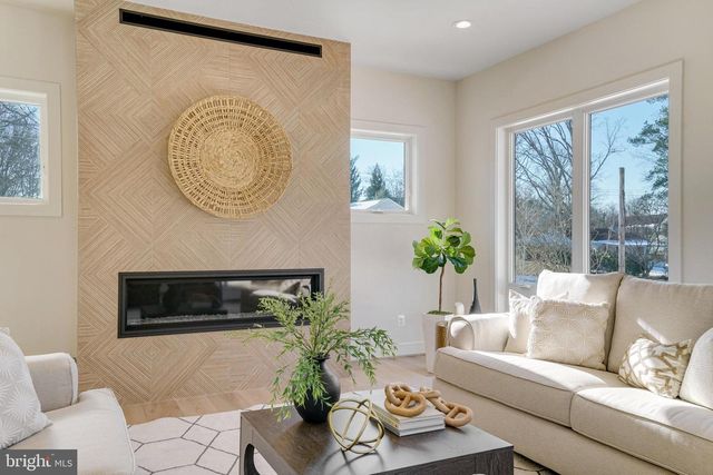 104 DOGWOOD ST SW, Vienna, VA 22180