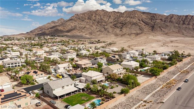6915 Cedar Basin Avenue, Las Vegas, NV 89142