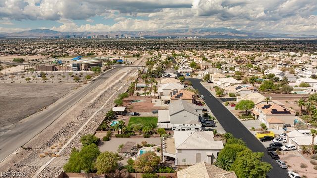 6915 Cedar Basin Avenue, Las Vegas, NV 89142