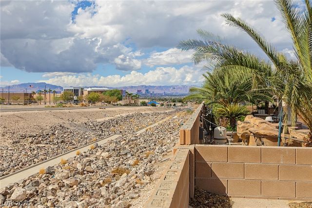 6915 Cedar Basin Avenue, Las Vegas, NV 89142