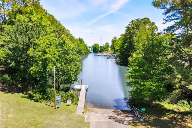 134 Cooper Circle, Santee, SC 29142