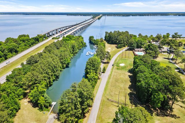 134 Cooper Circle, Santee, SC 29142