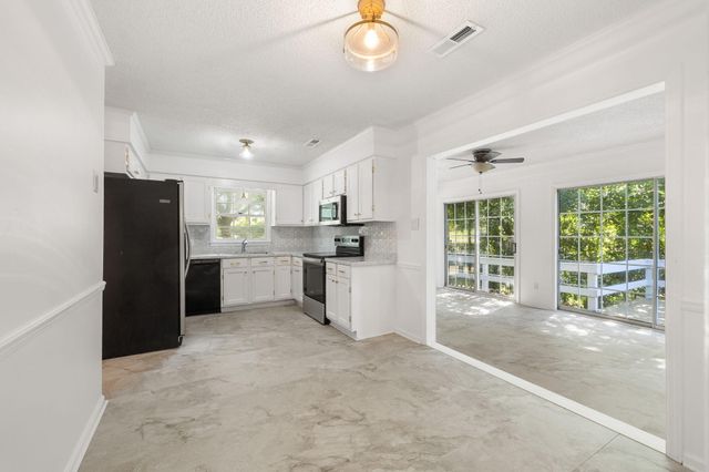 134 Cooper Circle, Santee, SC 29142
