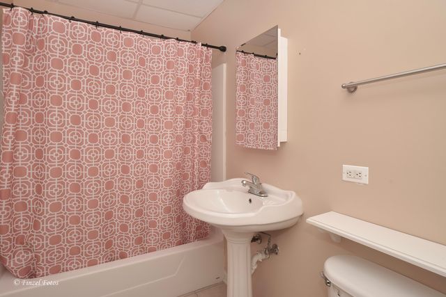 1290 Savanna Lane, Woodstock, IL 60098