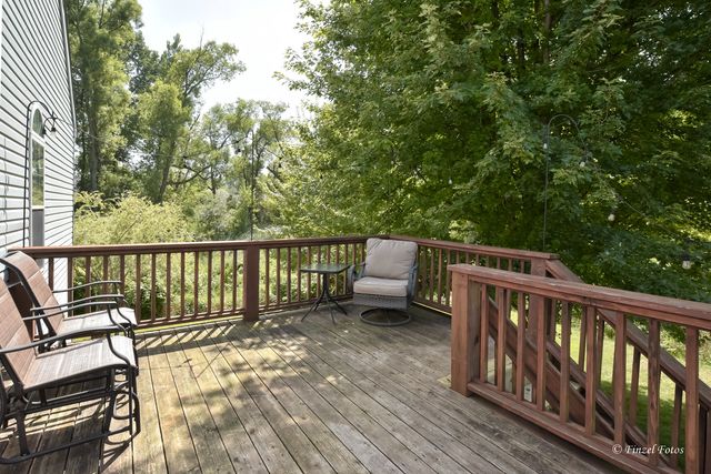1290 Savanna Lane, Woodstock, IL 60098