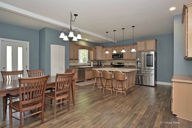 1290 Savanna Lane, Woodstock, IL 60098
