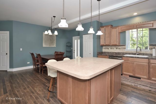 1290 Savanna Lane, Woodstock, IL 60098