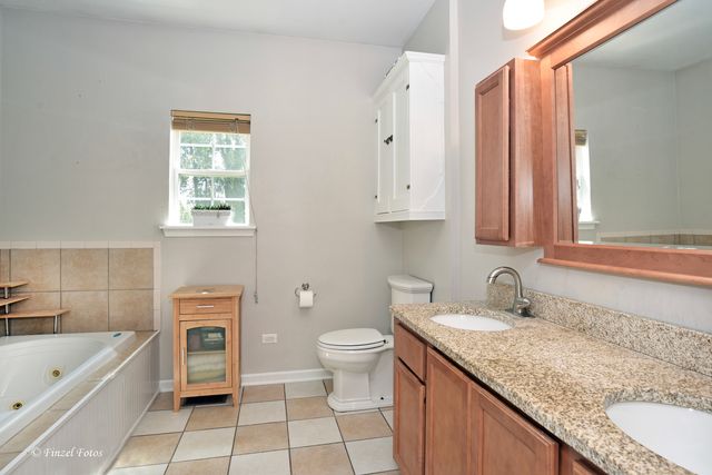 1290 Savanna Lane, Woodstock, IL 60098