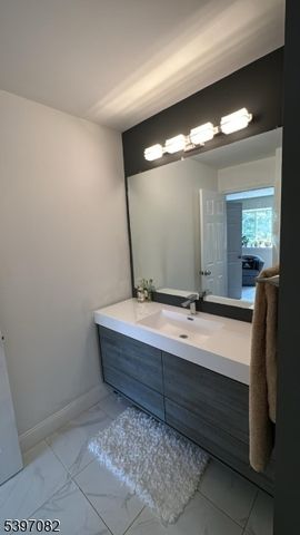 9 Picaron Pl, Old Bridge Twp., NJ 08879