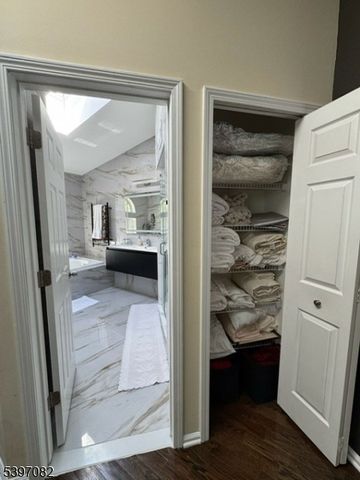 9 Picaron Pl, Old Bridge Twp., NJ 08879