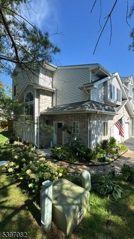 9 Picaron Pl, Old Bridge Twp., NJ 08879