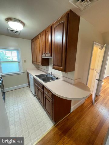 3017 3RD ST N, Arlington, VA 22201