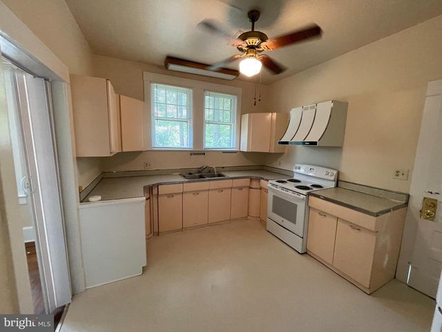 3017 3RD ST N, Arlington, VA 22201