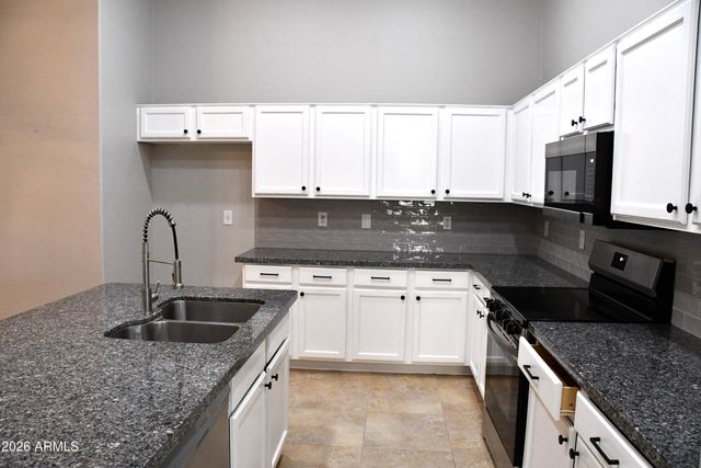 8787 W GARDENIA Avenue, Glendale, AZ 85305