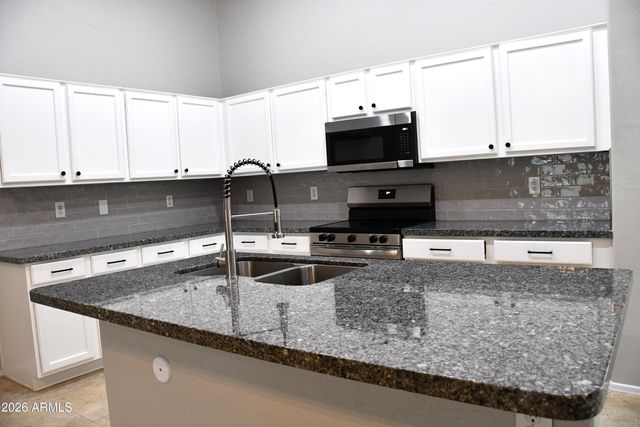 8787 W GARDENIA Avenue, Glendale, AZ 85305