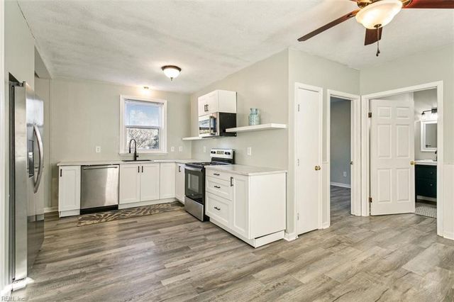 1616 Bena LN, Hayes, VA 23072