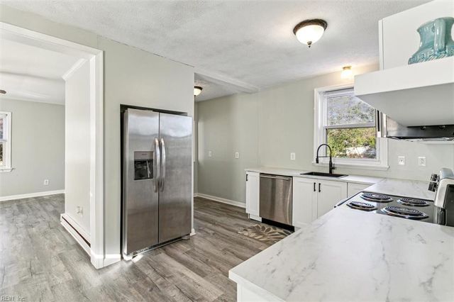 1616 Bena LN, Hayes, VA 23072