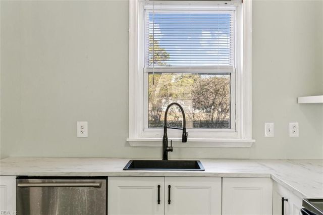 1616 Bena LN, Hayes, VA 23072