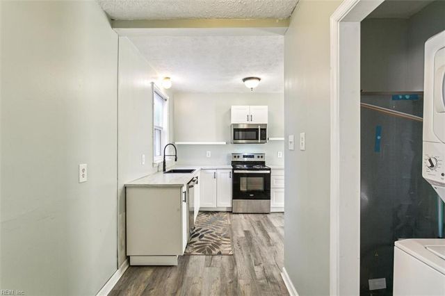 1616 Bena LN, Hayes, VA 23072