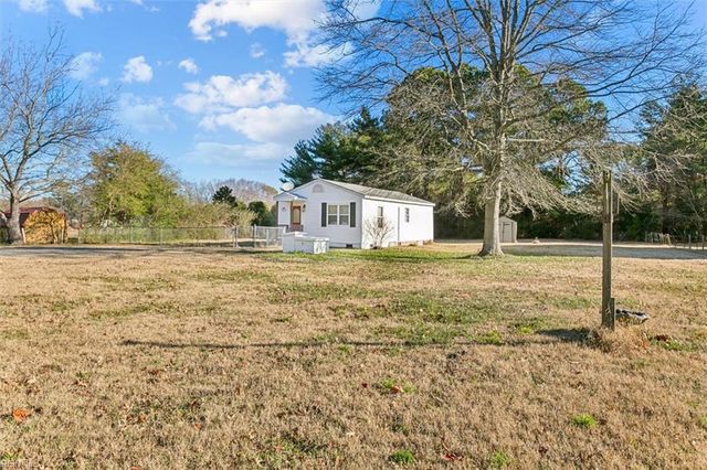 1616 Bena LN, Hayes, VA 23072