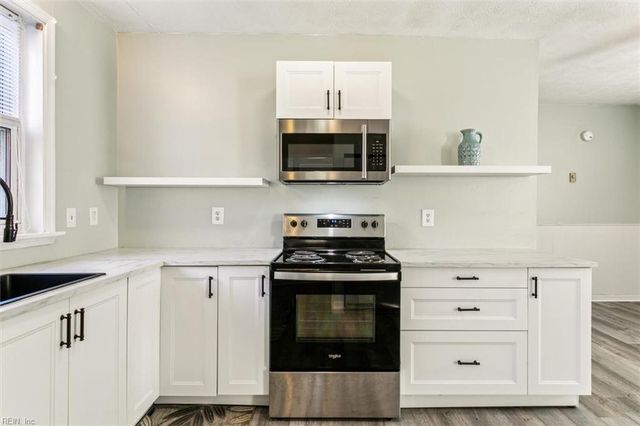 1616 Bena LN, Hayes, VA 23072