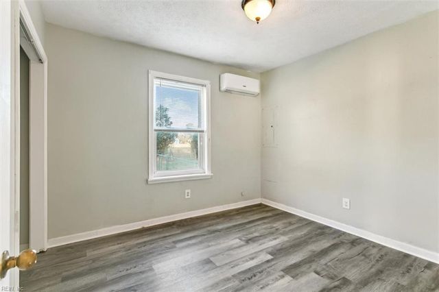 1616 Bena LN, Hayes, VA 23072