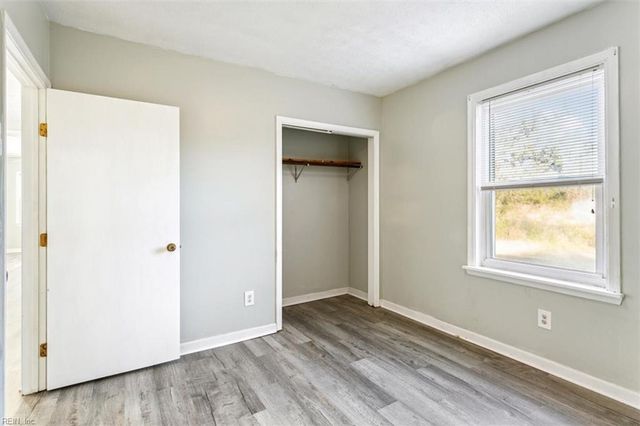 1616 Bena LN, Hayes, VA 23072