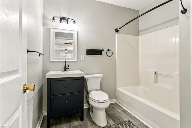 1616 Bena LN, Hayes, VA 23072