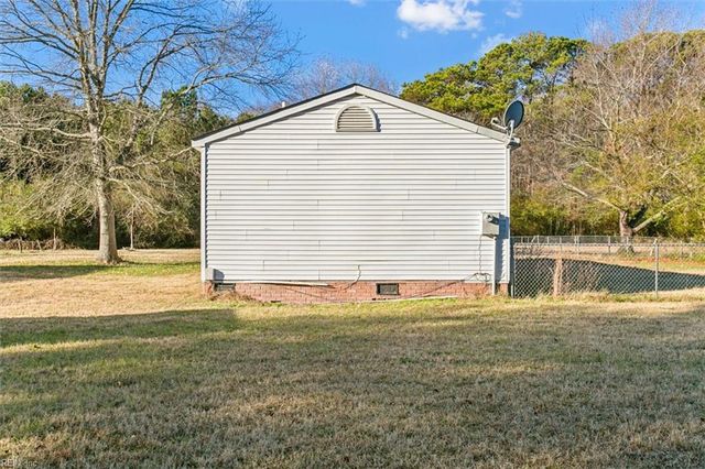 1616 Bena LN, Hayes, VA 23072