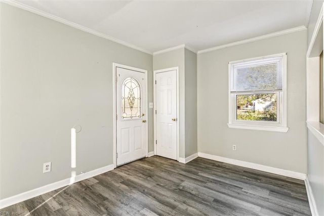 1616 Bena LN, Hayes, VA 23072