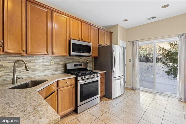 246 BRINLEY DR, Pennington, NJ 08534