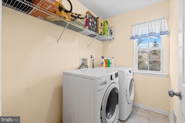 246 BRINLEY DR, Pennington, NJ 08534